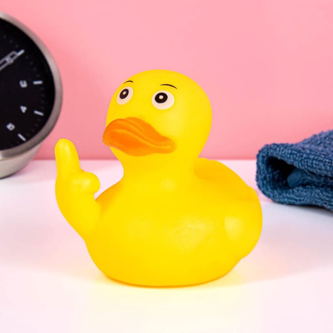 OOTB Badeend Middelvinger - 8cm - Piepend - Grappig Cadeau & Decoratie