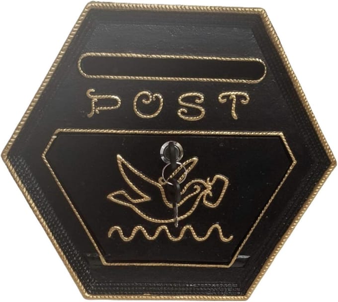 Zwarte Muur Gemonteerde Hexagon Postbus - Klein Met Hangslot