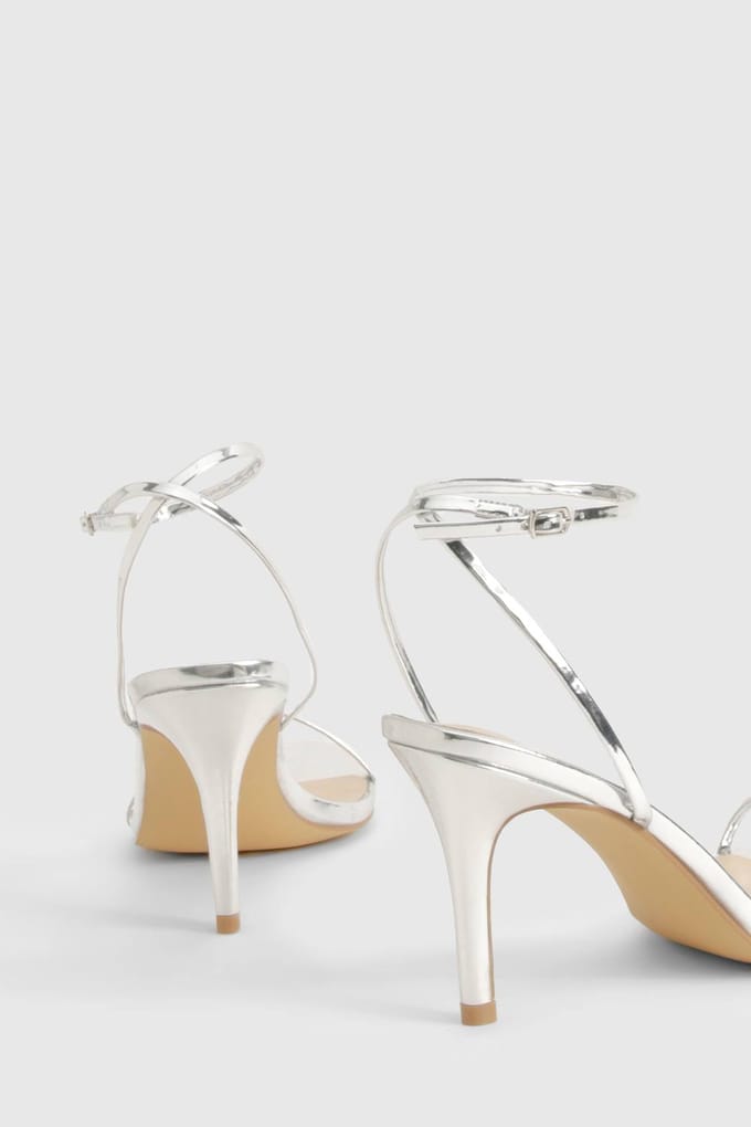 boohoo Dames Wide Fit Metallic Barely There Low Stiletto-hakken | Zilver | Maat: 41