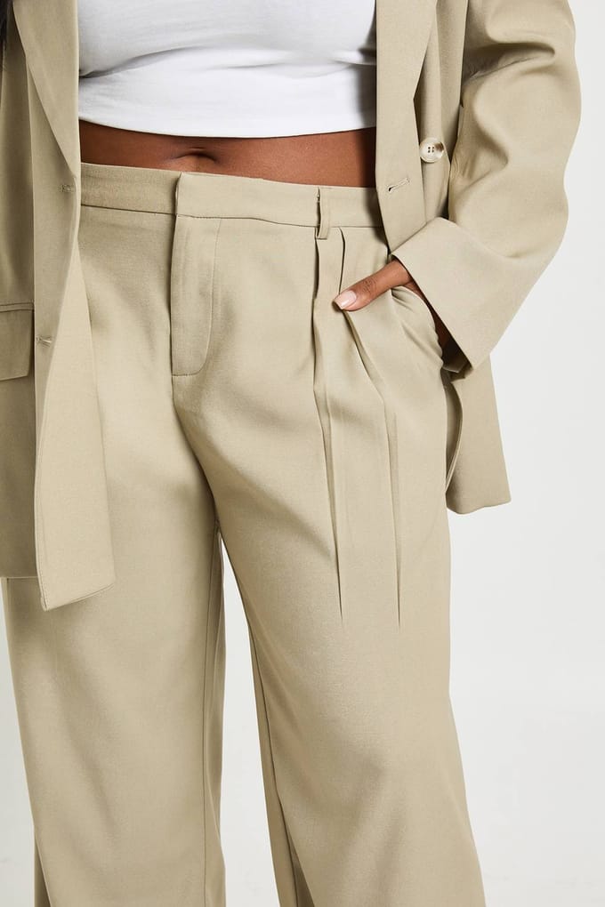 boohoo Dames Plus Getailleerde Wijde Pijpenbroek | Verstandig | Maat: 46