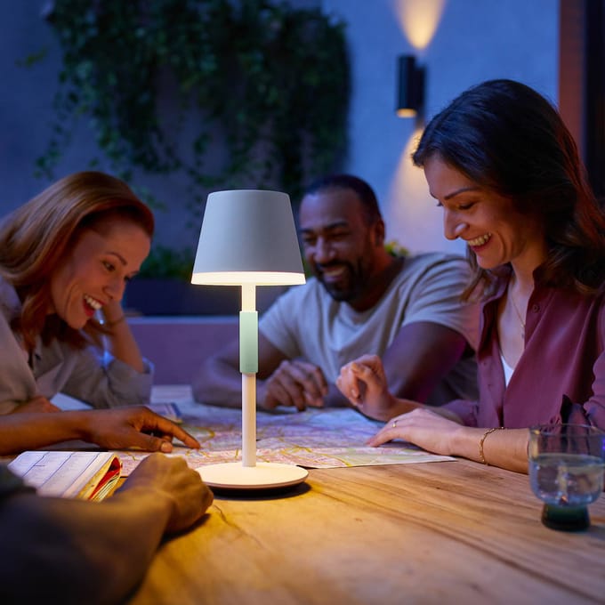 Philips White and Color Ambiance, lampe a poser portable Hue Belle, compatible Bluetooth, blanche