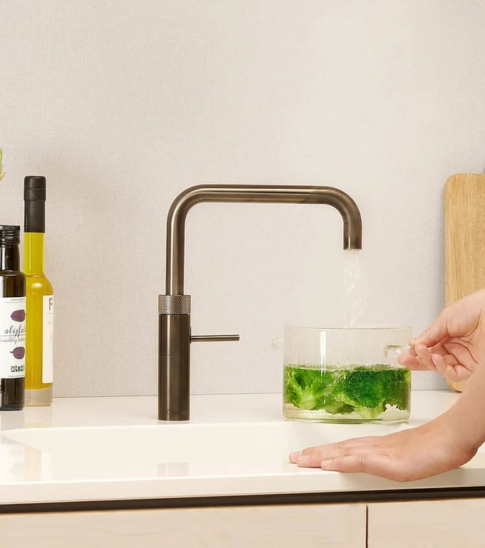 Quooker Fusion square gun metal met Comb+ reservoir