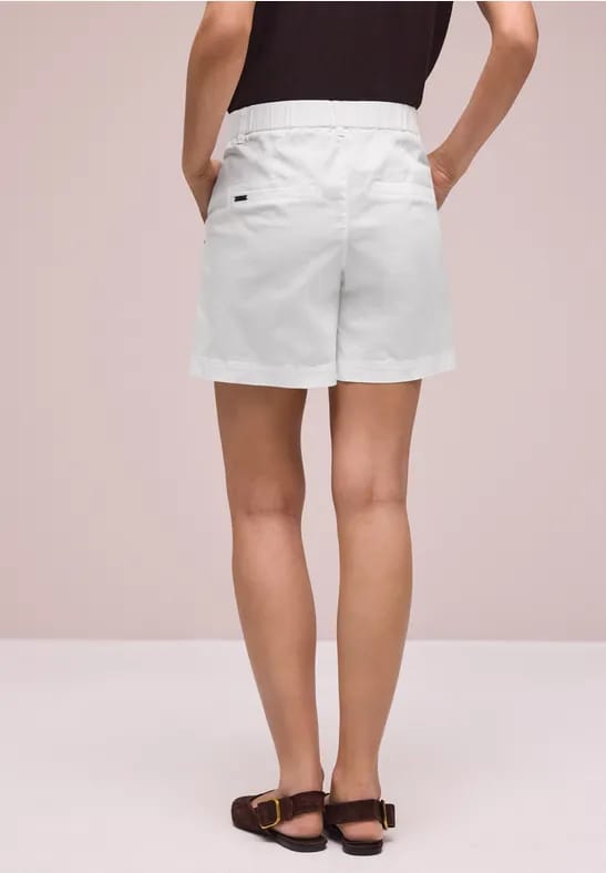 Mid Waist chino shorts in een casual pasvorm