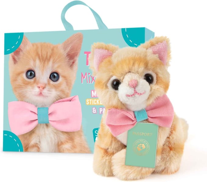 Studio Pets® Mini Knuffel Kat Tommy (8 cm) met Koffer, Paspoort en Stickerboek – Complete Cadeauset voor kinderen