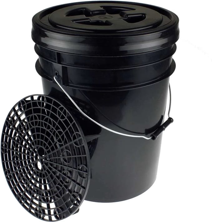 CRIJNS – Black Detailing Wheel Bucket 20L + Grit Guard + Sealing Lid