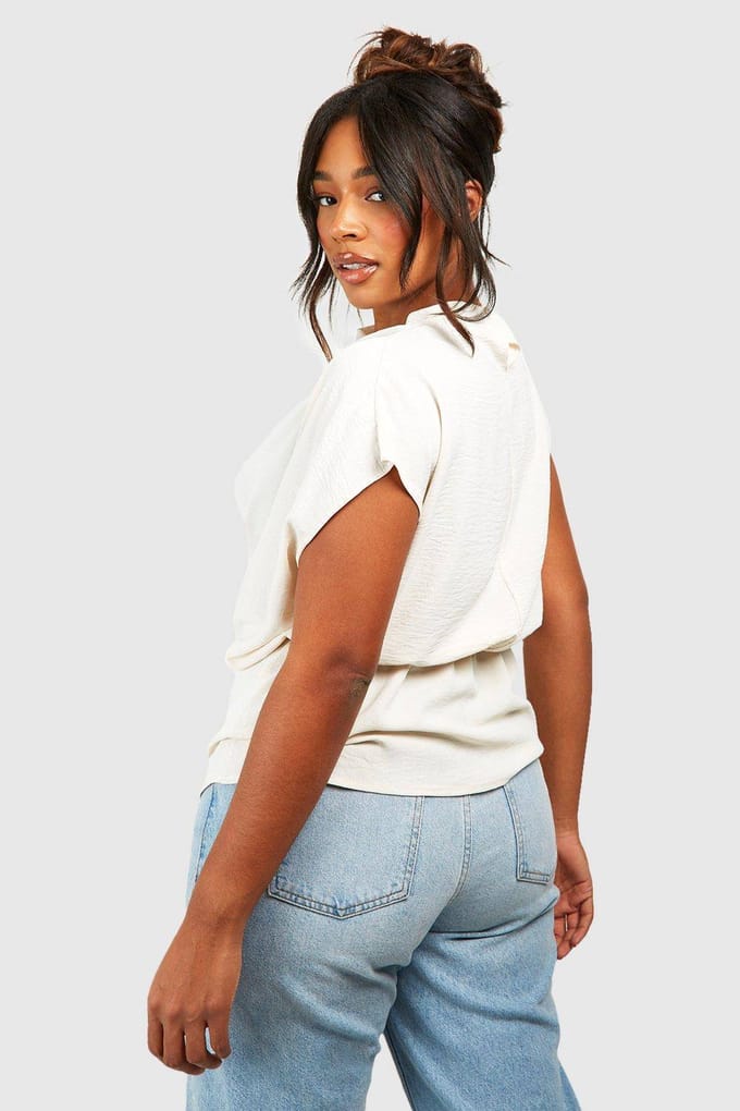 boohoo Dames Plus Knot Cowl Neck Blouse | Creme | Maat: 48
