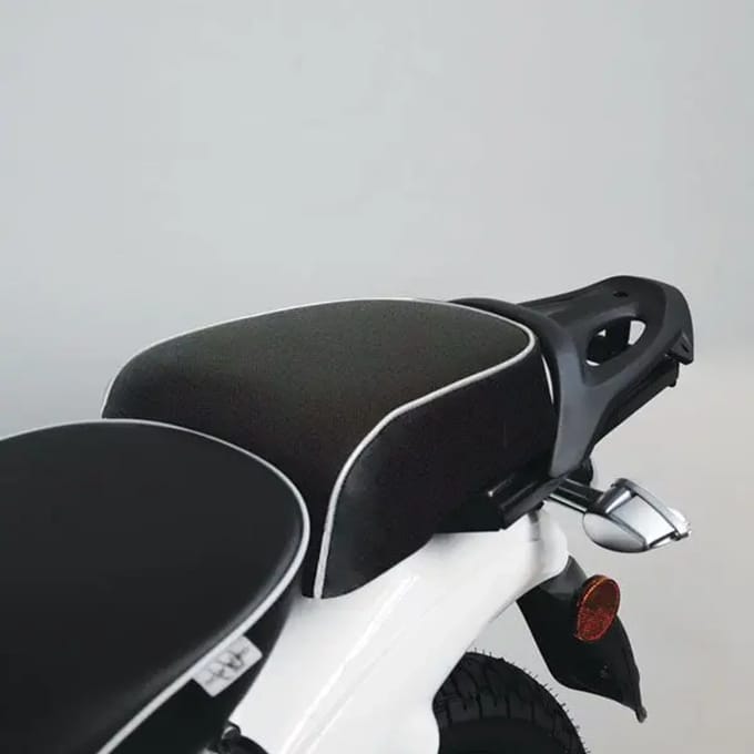 Achterste motorzadel + riem Isotta Scarabeo 50 - 100 de 2014