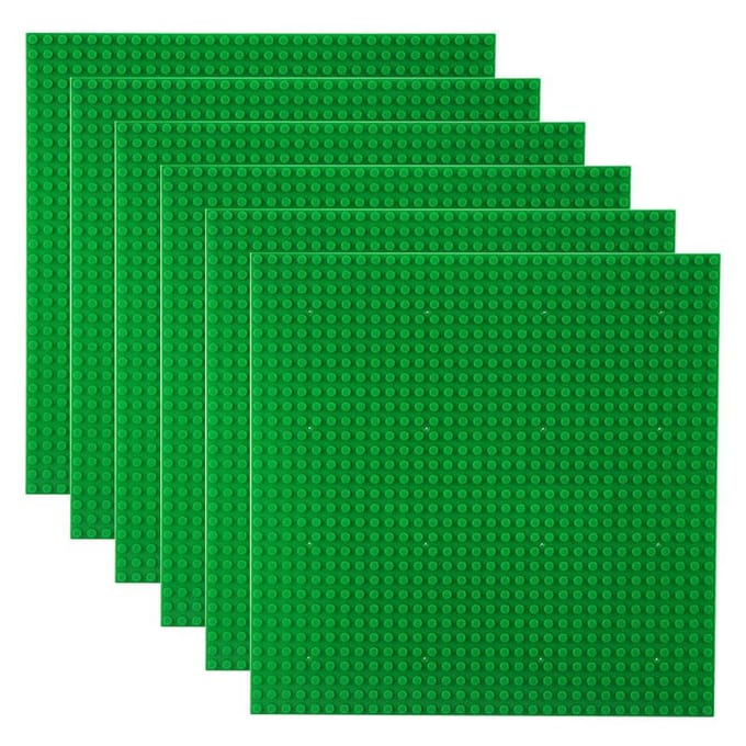 6 pièces 32x32 Briques de construction de base de plateforme idéales pour les tables d'activités sont assemblées sur des accessoires en coussin. 32x32 green