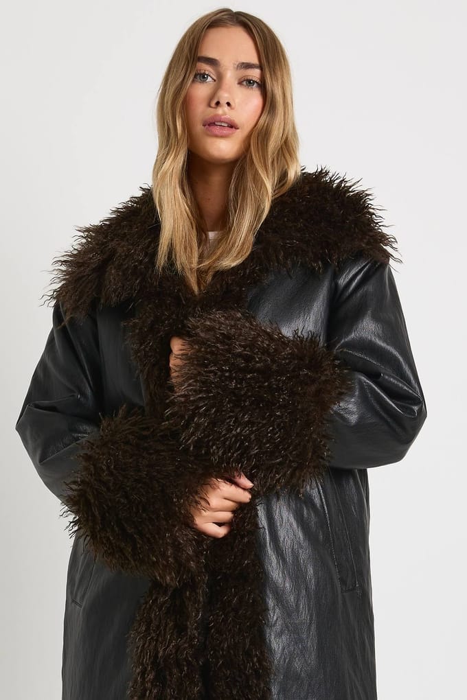 boohoo Dames Maxi-jas met nepbontaccenten en nepleer | Black | Maat: 8