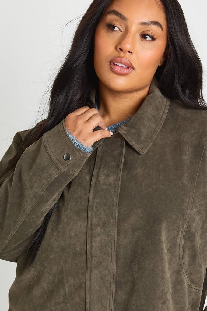 boohoo Dames PLUS SUÈDE JAS MET KRAGEN | Khaki | Maat: 28