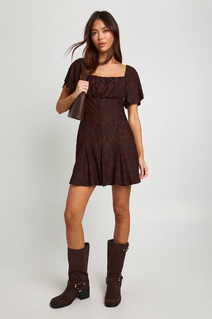 boohoo Dames Burnout Bloemenprint Godet Zoom Mini Jurk | Chocolate | Maat: 8