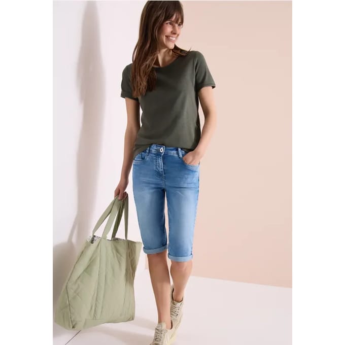Straight Legs denim shorts in Slim Fit