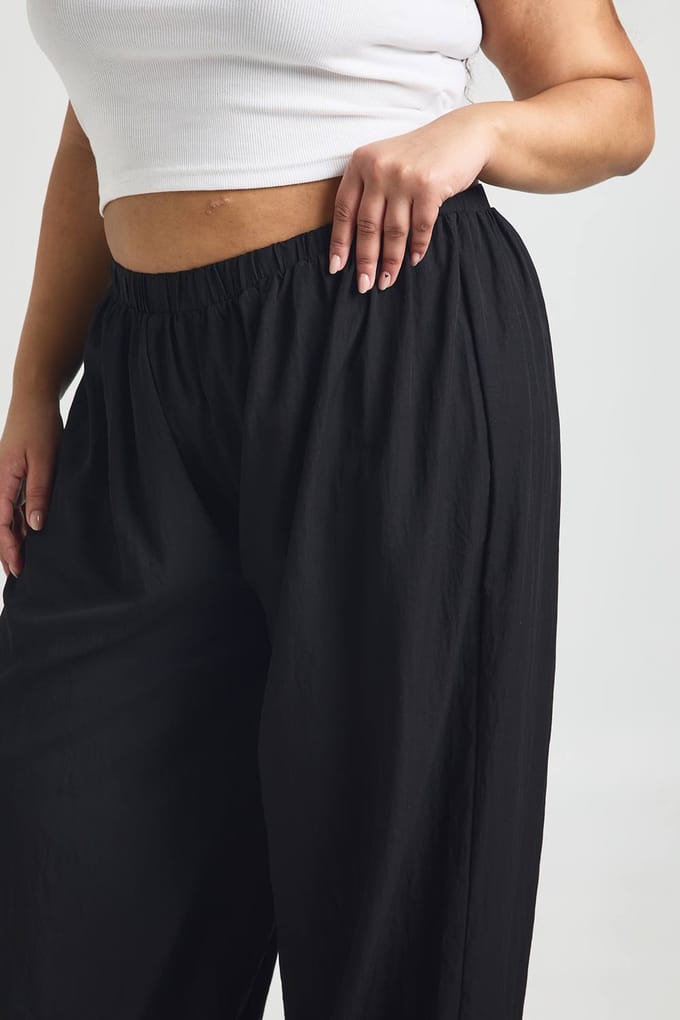 boohoo Dames Plus Gepelde Ballonbroek | Zwart | Maat: 44