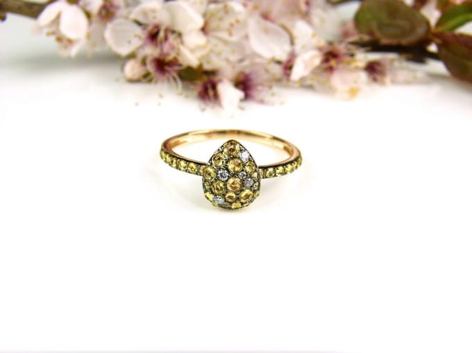 Ring in roos goud gezet met gele saffier en diamant