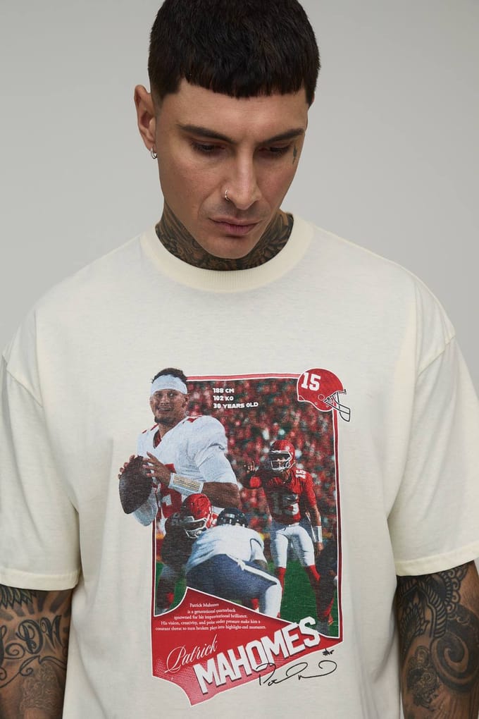 Tall Oversized NFLPA Patrick Mahomes Gelicenseerd Bedrukt T-Shirt | Ecru | Size Small