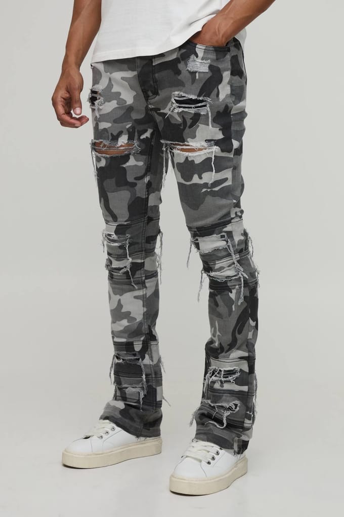 Camo Gestapelde Skinny Flared Distressed Jeans | Black | Size 28R
