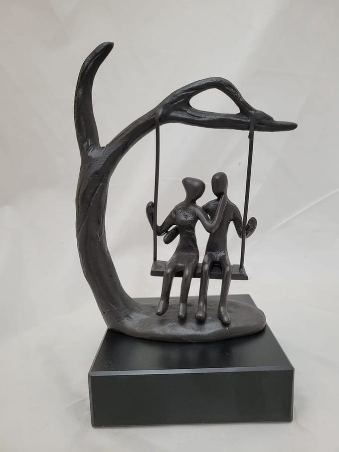 Beeldje dromen leven lachen liefde - 6x13x19 - steen en metaal - bruin