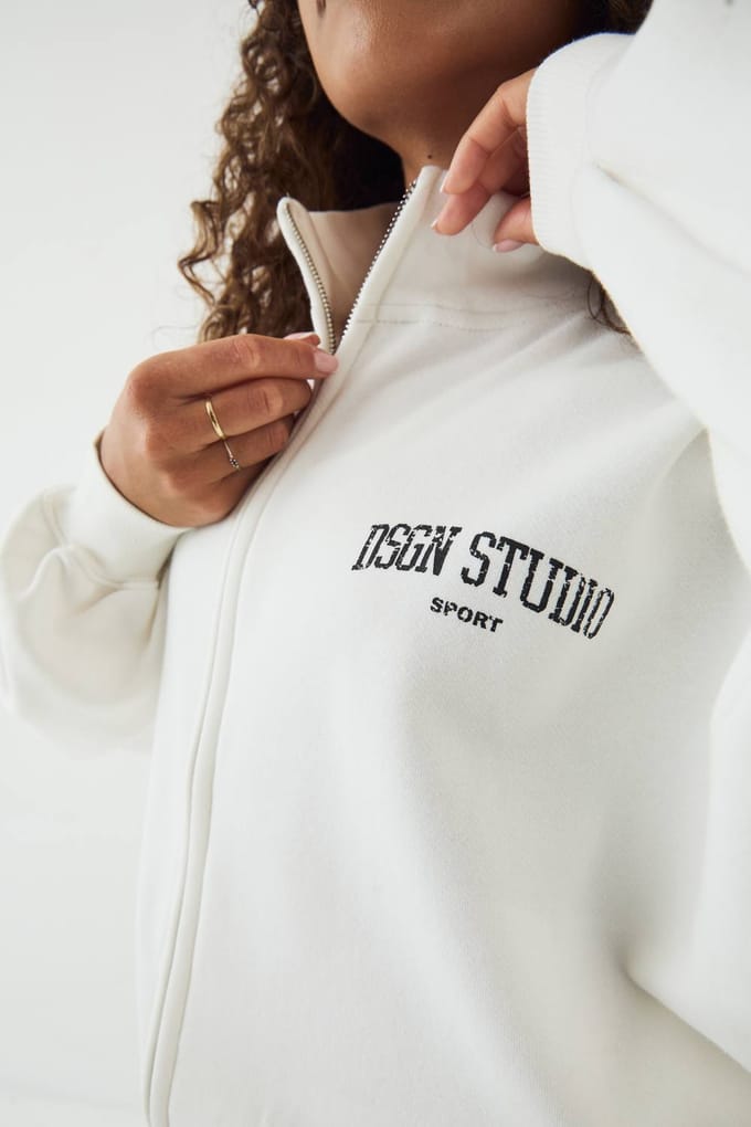 Dames Dsgn Studio Collegiate Bedrukte Bomber Sweatshirt Met Rits En Col | Creme | Maat: 3XL
