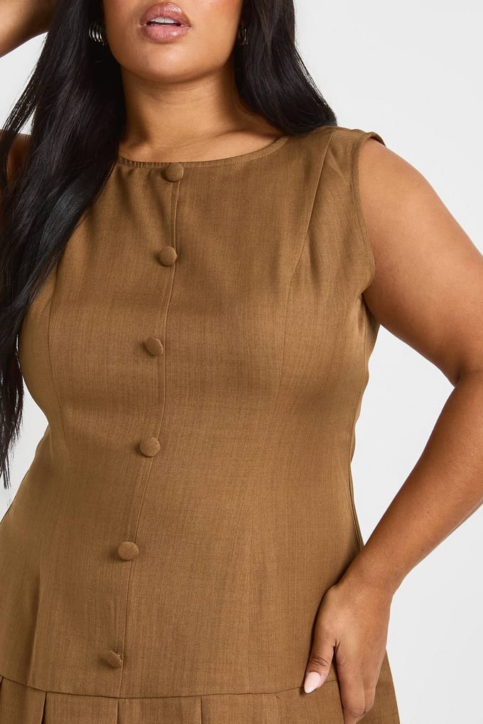 boohoo Dames Plus Geweven Met Knoopsluiting Geplooide Skaterjurk | Brown | Maat: 16
