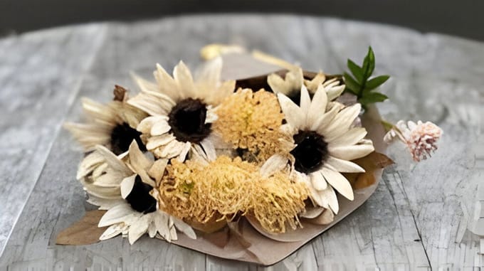 Boeket gedroogde kunstbloemen creme Buitengewoon de Boet