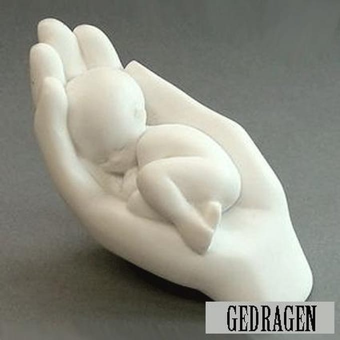 Beeldje -  EMO18 - baby in hand - wit -  6cm