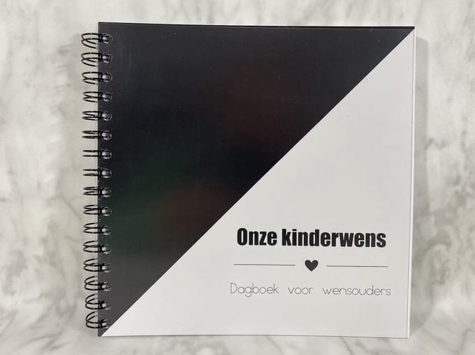 Studijoke - Invulboek 'Onze kinderwens' ZWART + gratis fertiliteitsschrift twv €9,5