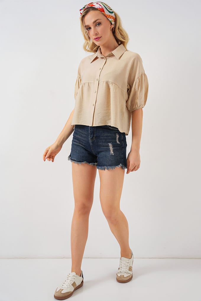 Loose-Fit Korte Knopenblouse met Kraag