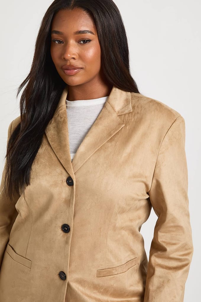 boohoo Dames Plus Slouchy Suede Boyfriend Blazer | Camel | Maat: 48
