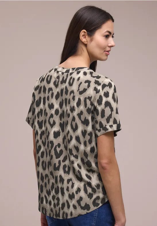Blouse met gespleten hals en dierenprint