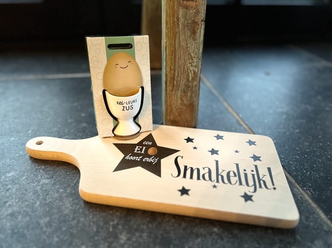 Creaties van Hier - Serveerplankje met eierdop - Zus - Hout - Ontbijt - Kerstmis - Pasen