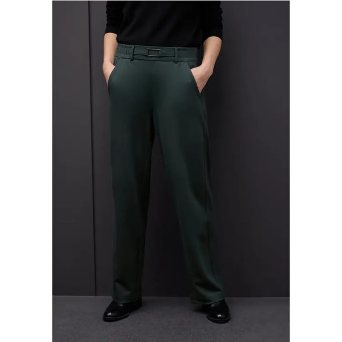 Broek met rechte pijpen en details