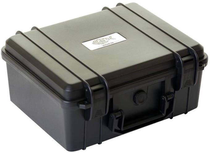 Magnetar Case - Kleine Viskoffer - 8 Liter - Zwart met Logo - Robuust