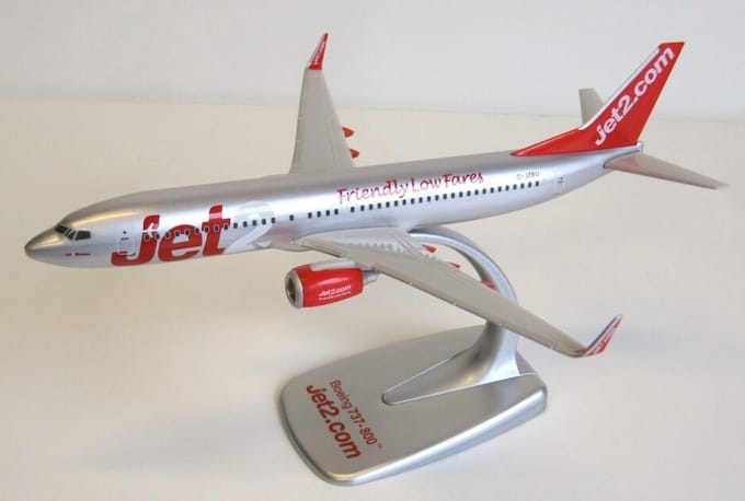 schaalmodel vliegtuig Jet2.com Boeing 737-800 schaal 1:200 lengte 19,75cm