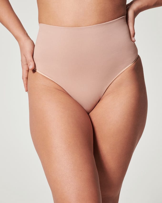 SPANXshape™ ExtraOrdinary Thong - Kleur Beige - Maat L