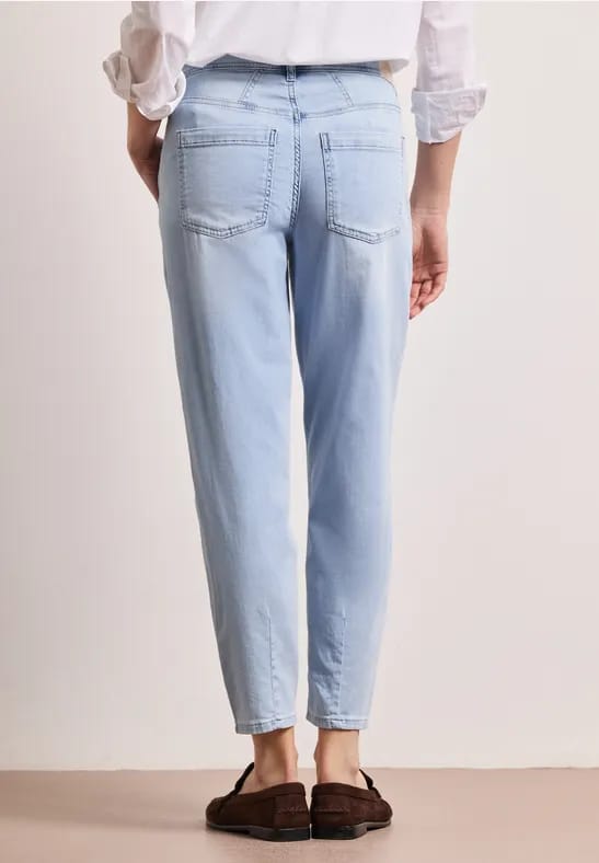 High Waist Barrel Leg Jeans in Loose Fit