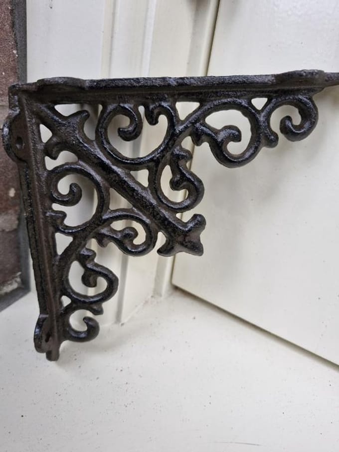 Set gietijzeren plankdrager , plantenhanger ,schapdragers