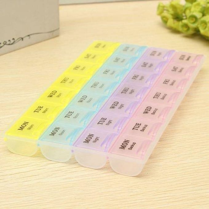 Plastic Pillendoos met 28 Compartimenten - 7 Dagen x 4 Dagdelen - Extra Grote Vakjes - Met Kleur Indicatie