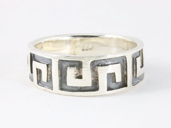 Zware zilveren ring met Grieks motief - maat 19.5