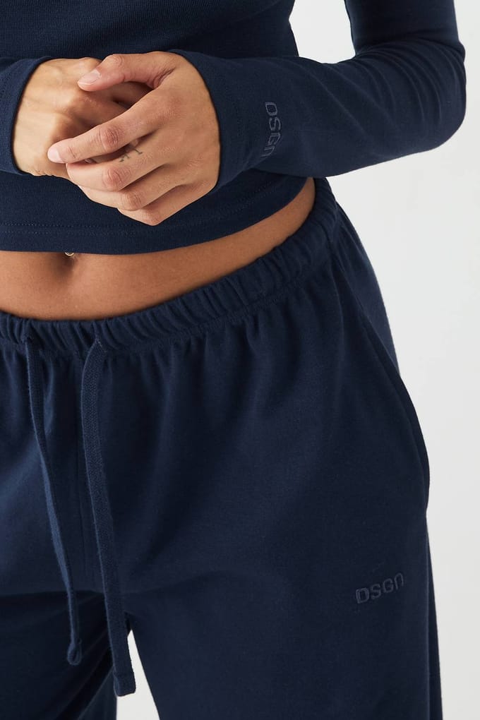 Dames DSGN Studio Geborduurd Ribfluweel Wijde Pijpenbroek | Marineblauw | Maat: Medium