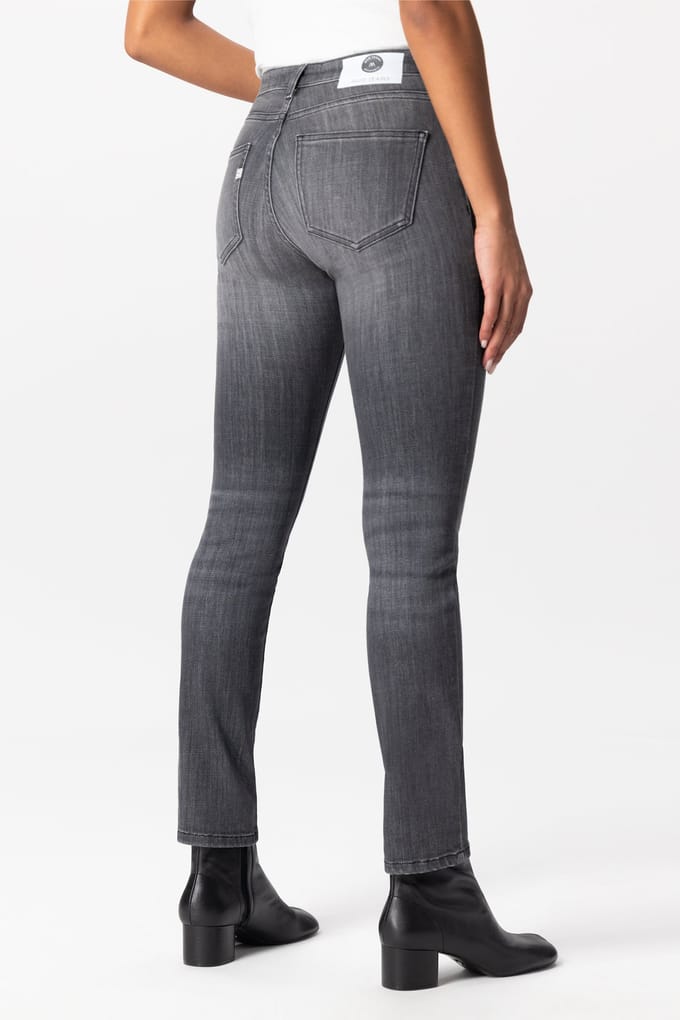 Mud Jeans Faye Straight - Authentic Black Authentic Black Maat: W25L28 | Slim Jeans Outlet | Dames | Grijs
