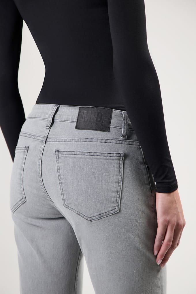 Mud Jeans Carry Mid Straight Light Grey Größe: W27L34 | Straight Jeans Outlet | Damen | Grau