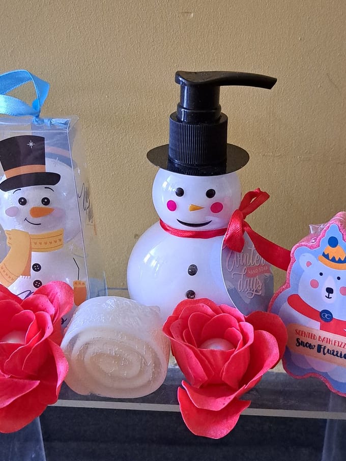 geschenk set kinderen - bruisballen - handzeep - bad parels - zeeproosjes - zeepstuk