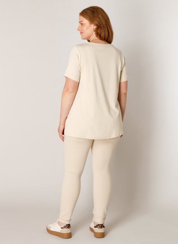 BASE LEVEL CURVY Alba T-Shirts - Light Beige - maat 5(58/60)