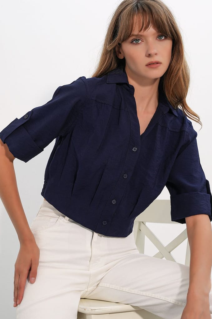 Overgrote Cropped Shirt