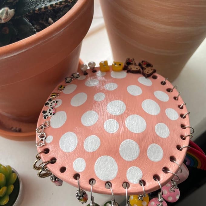 Support de rangement de boucles d'oreilles en forme de champignon, présentoir pour bureau, support de boucles d'oreilles en résine, décoration de la maison rouge