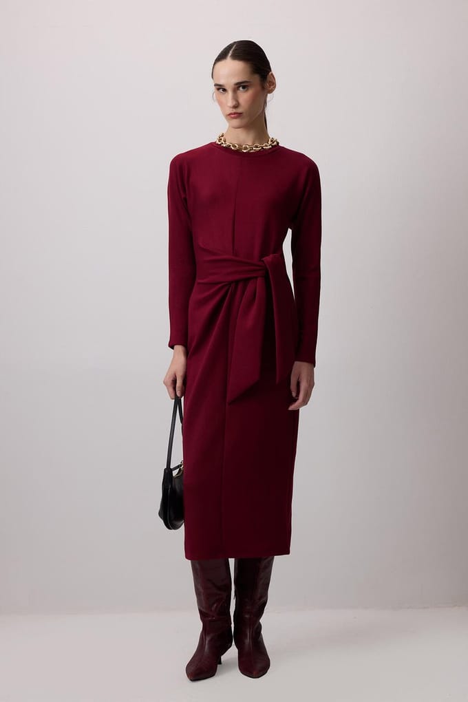 Touché Privé - Gebreide jurk met strikceintuur - Bordeaux - Dames