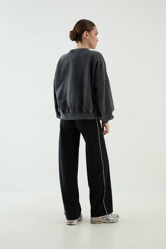 Dames Dsgn Studio Collegiate Bedrukte Sweatshirt Met Ballonmouwen En Ronde Hals | Houtskool | Maat: Medium