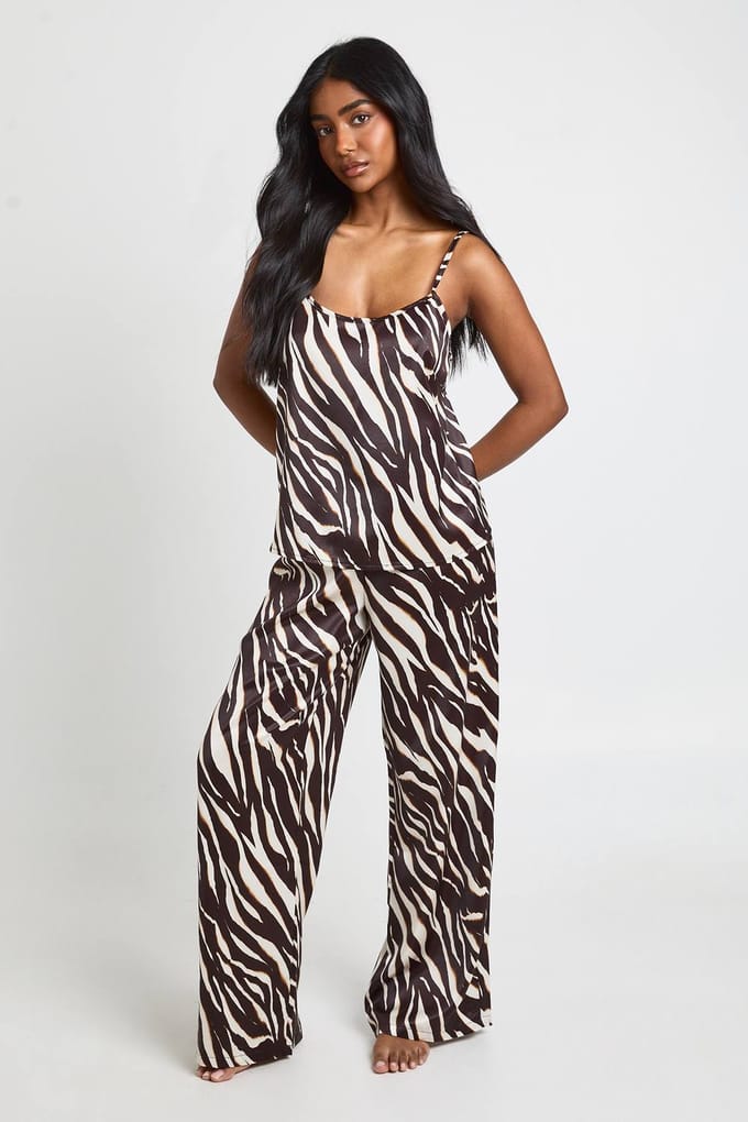 boohoo Dames Zebraprint Satijnen Cami & Wijde Pijpen Pyjamaset | Maat: 8