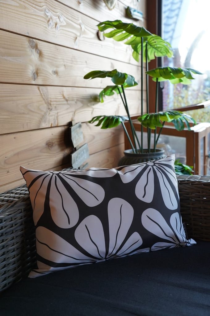 Buitenkussen - 60 x 40 cm - flower - donkerbruin/wit