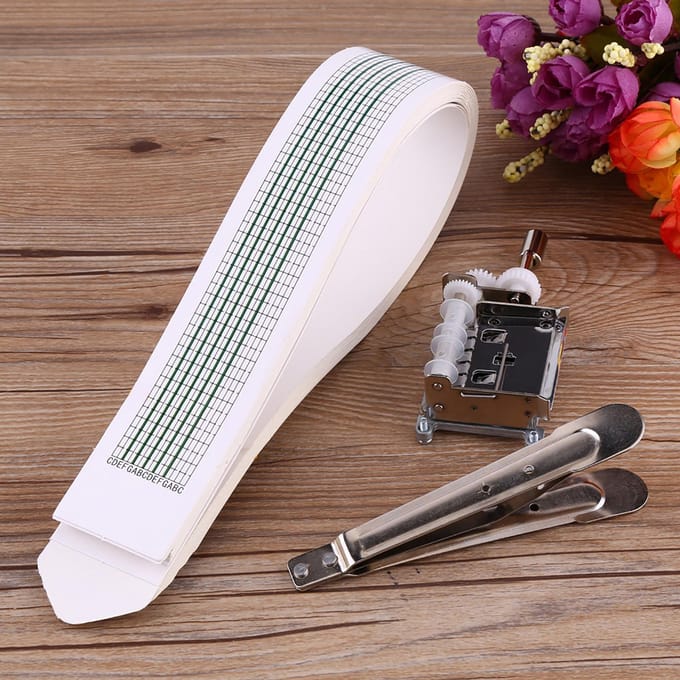 DIY Tune Handkurbel 15-noten Muziekdoos Mechaniek   Gatenponser   20 Papieren Stroken white
